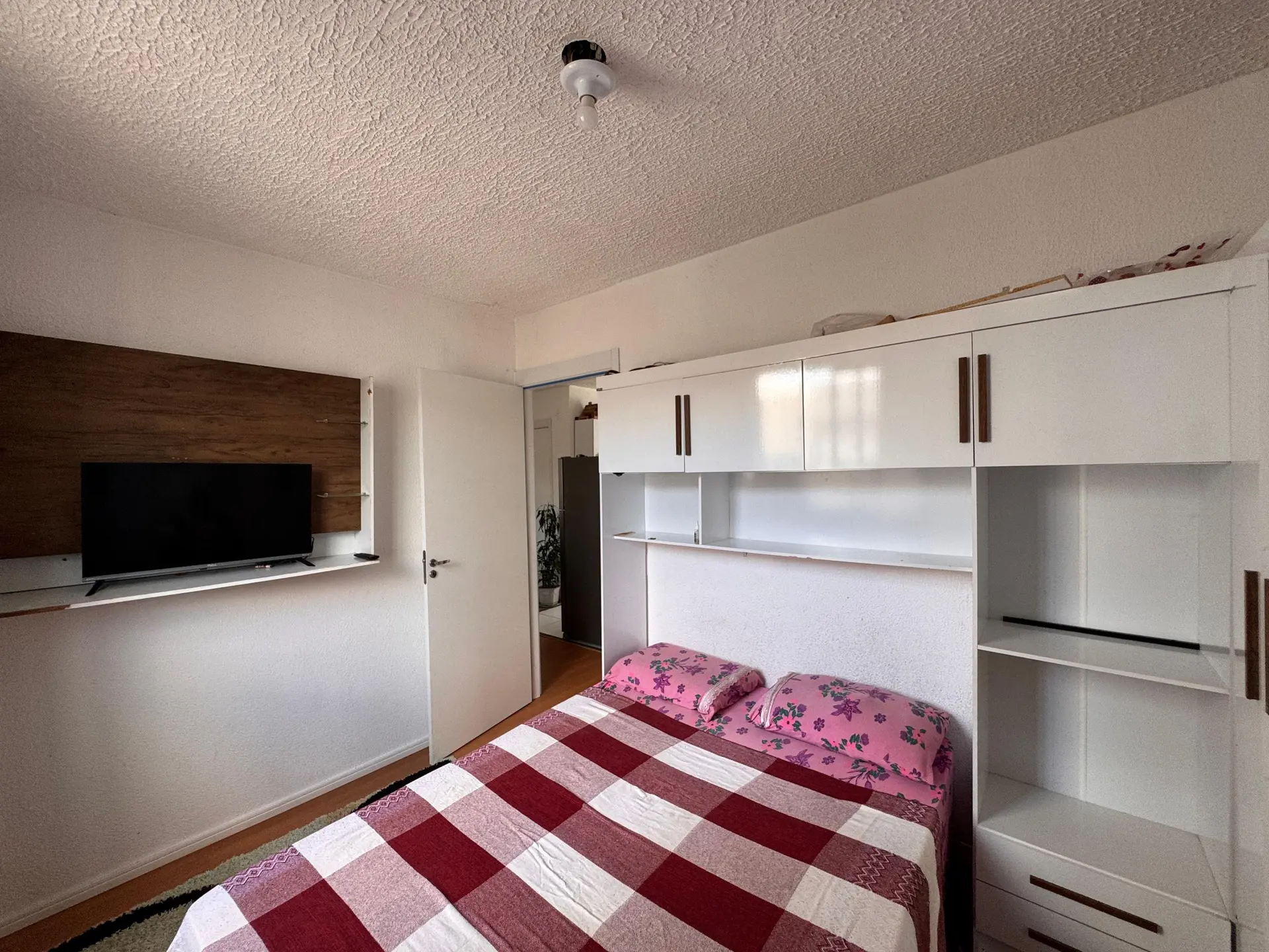 Furnished 2-bedroom apartment with 1 bathroom — photo 25
