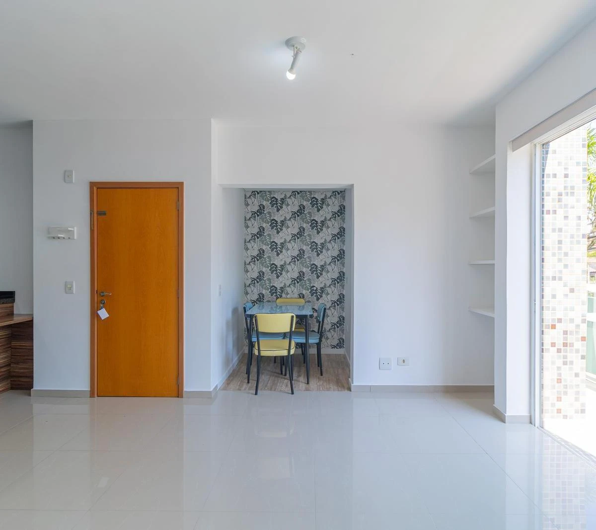 2-bedroom apartment with balcony and open-plan kitchen — photo 9