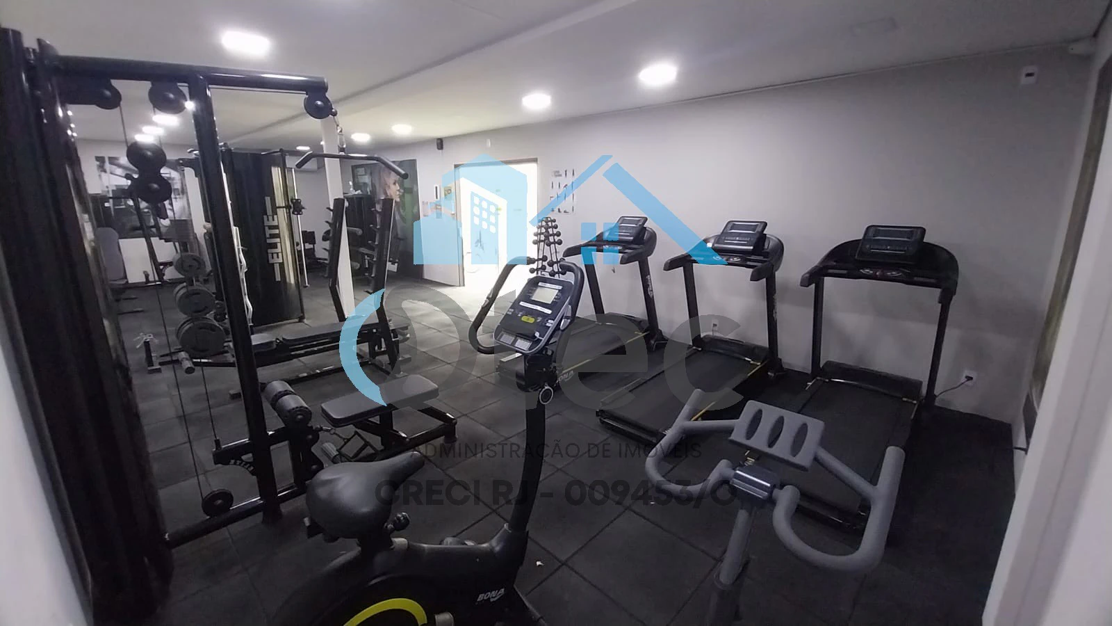 2-bedroom apartment in a building with a gym — photo 12
