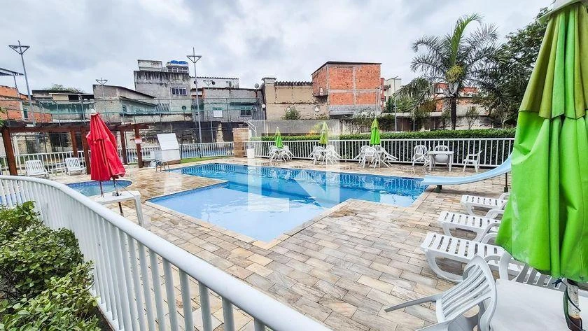 2-bedroom apartment in a building with a pool — photo 25