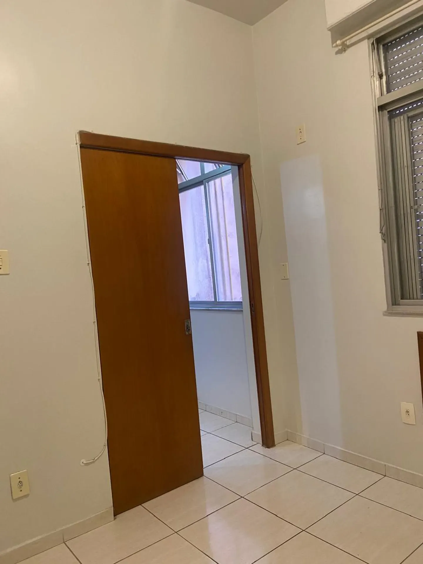 Apartamento de 1 dormitorio con 28 m² y cocina independiente — photo 2