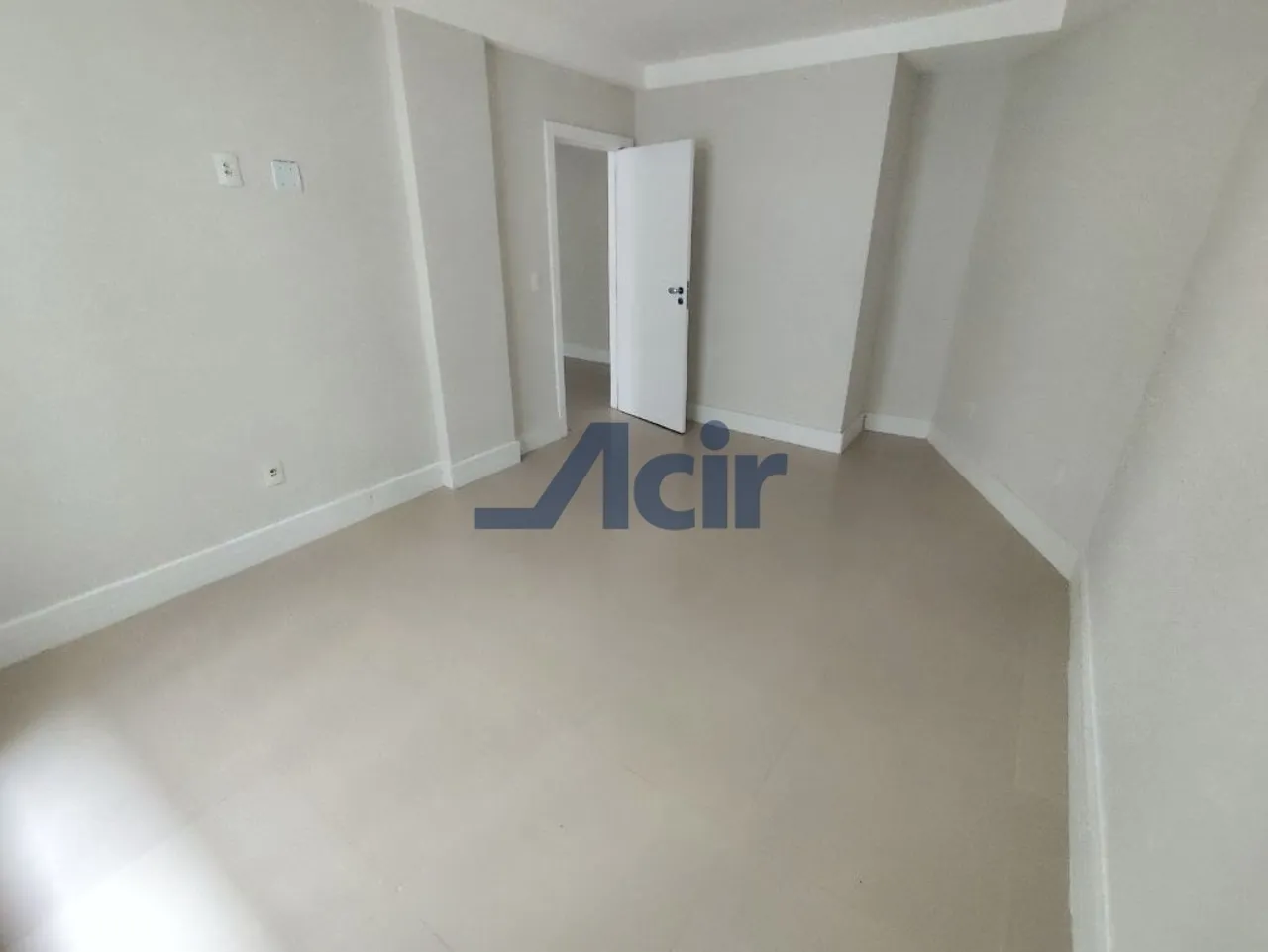 Apartamento de 2 quartos em condomínio com academia — photo 4