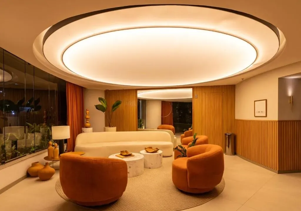 Floor-to-ceiling windows in a one-bedroom apartment, 40 m² — photo 22