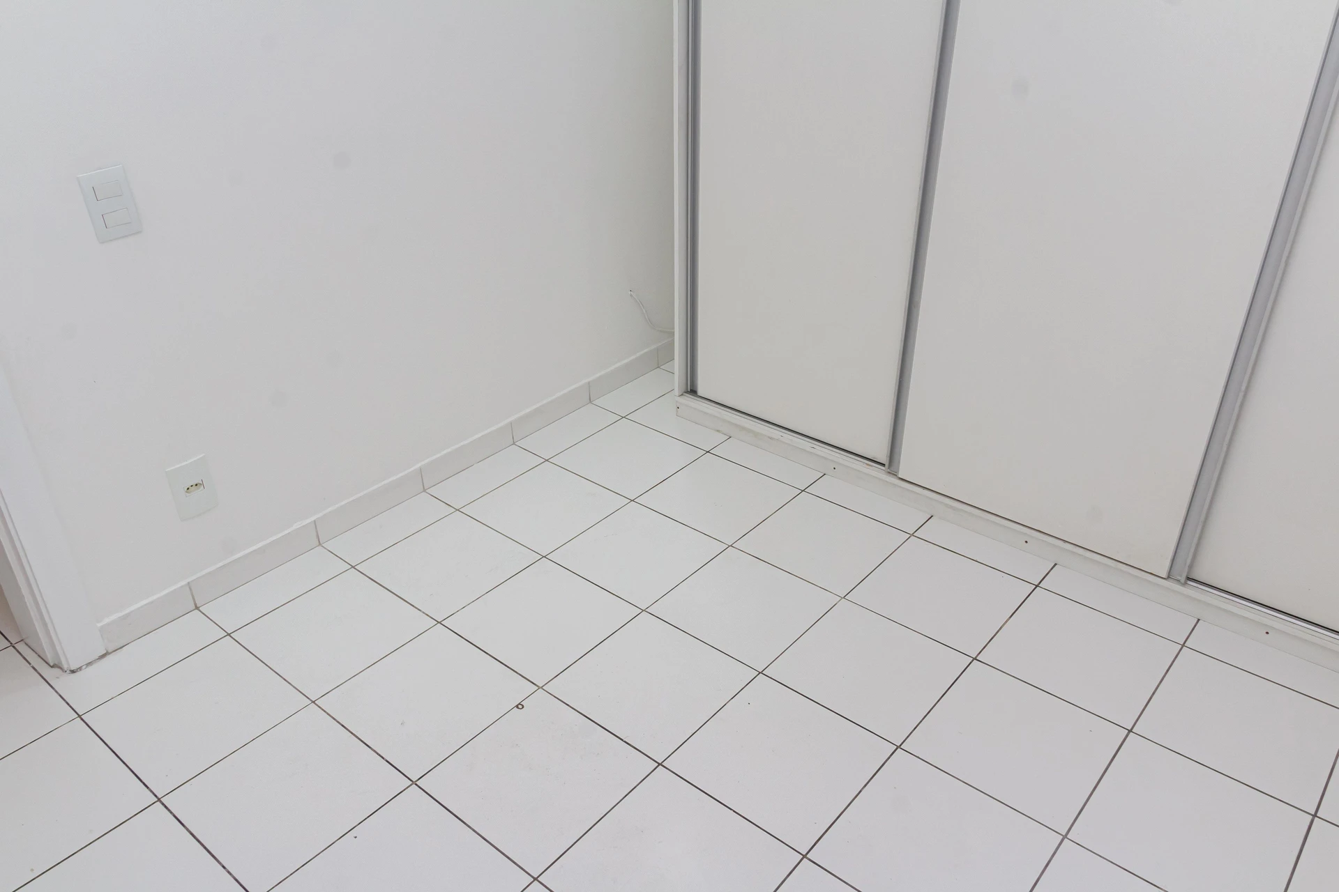 2-bedroom apartment in a building with a pool — photo 41