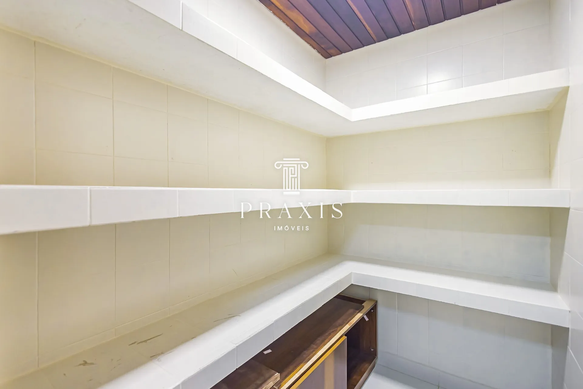House with 4 bedrooms, 445 m² and fitted kitchen — photo 38