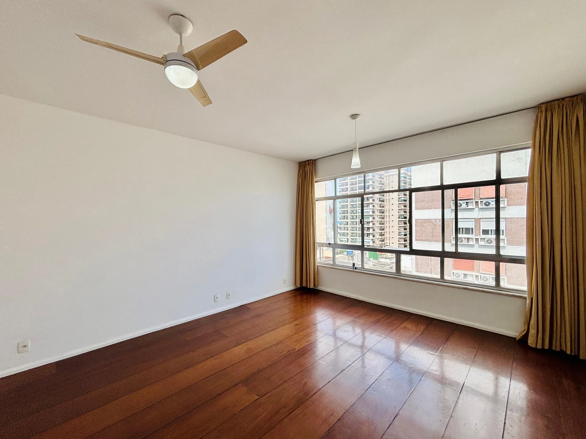 Furnished apartment with a glazed balcony and 3 bedrooms — photo 8