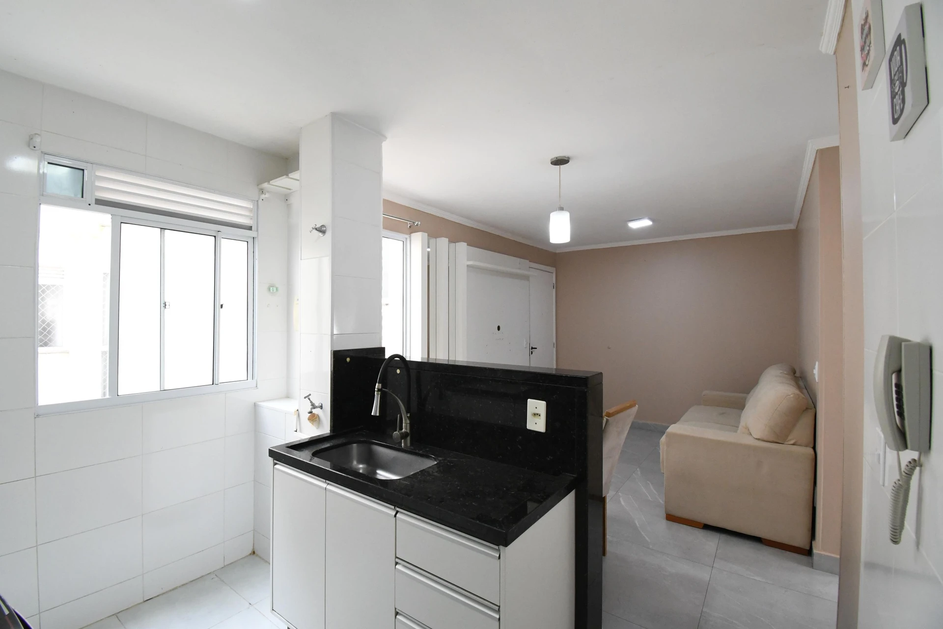 2-bedroom apartment in a building with a gym — photo 2