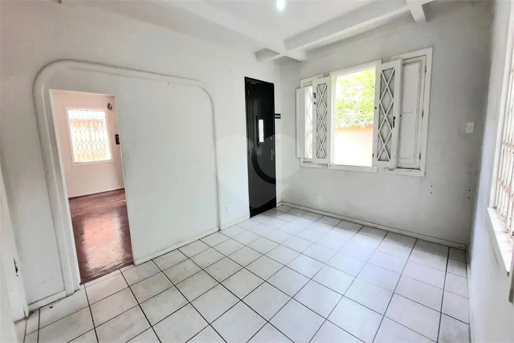 Casa sem mobília com cozinha separada e 5 quartos — photo 5
