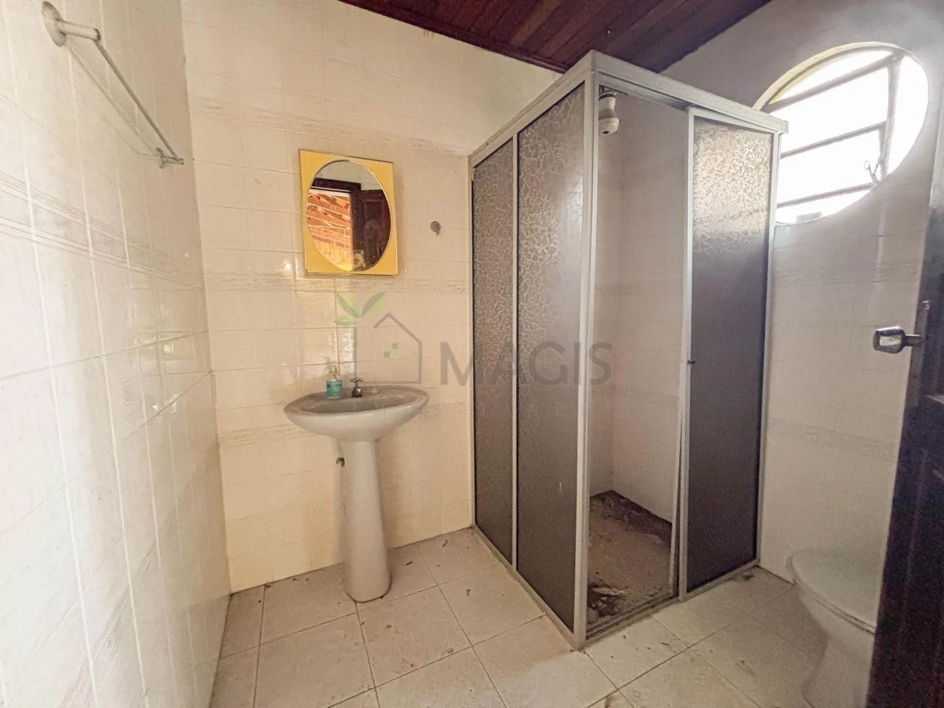 House with 5 bedrooms and 13 parking spaces across 2 floors — photo 69