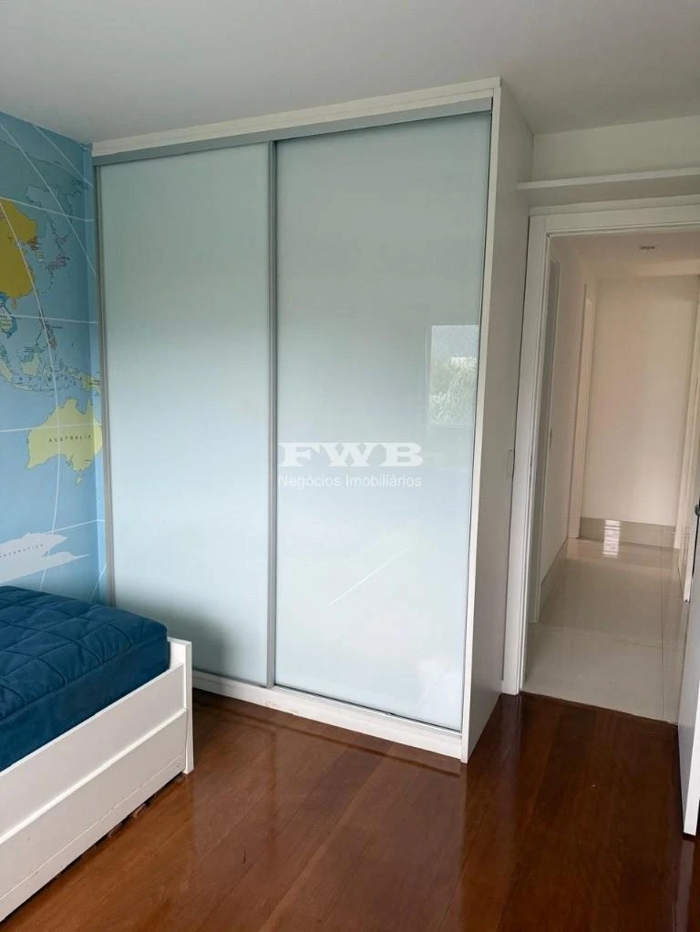 162 m² apartment with 4 bedrooms and 3 en-suites — photo 22