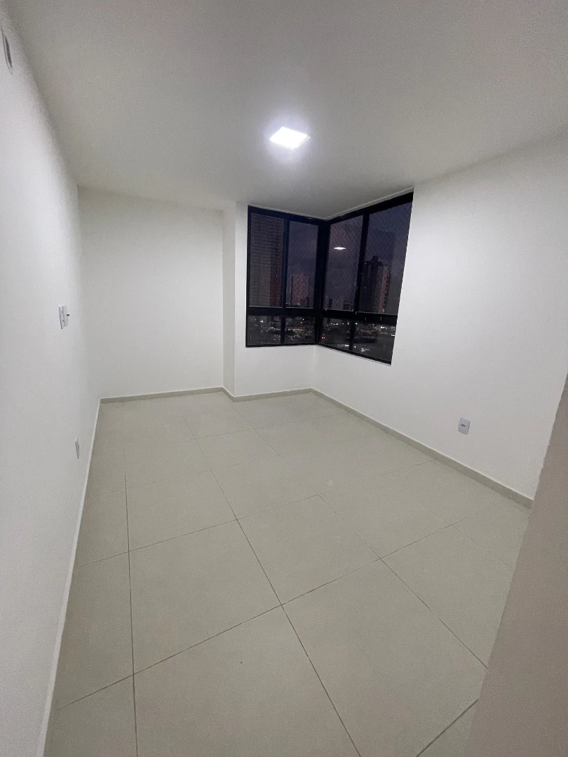Balcony with a grill in a 3-bedroom apartment, 80 m² — photo 29