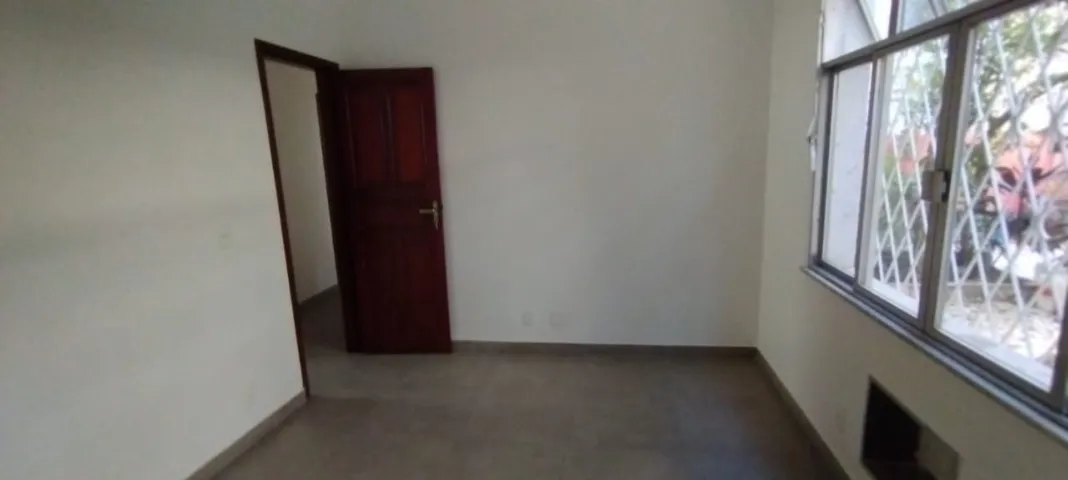 Unfurnished 3-bedroom apartment with balcony — photo 16