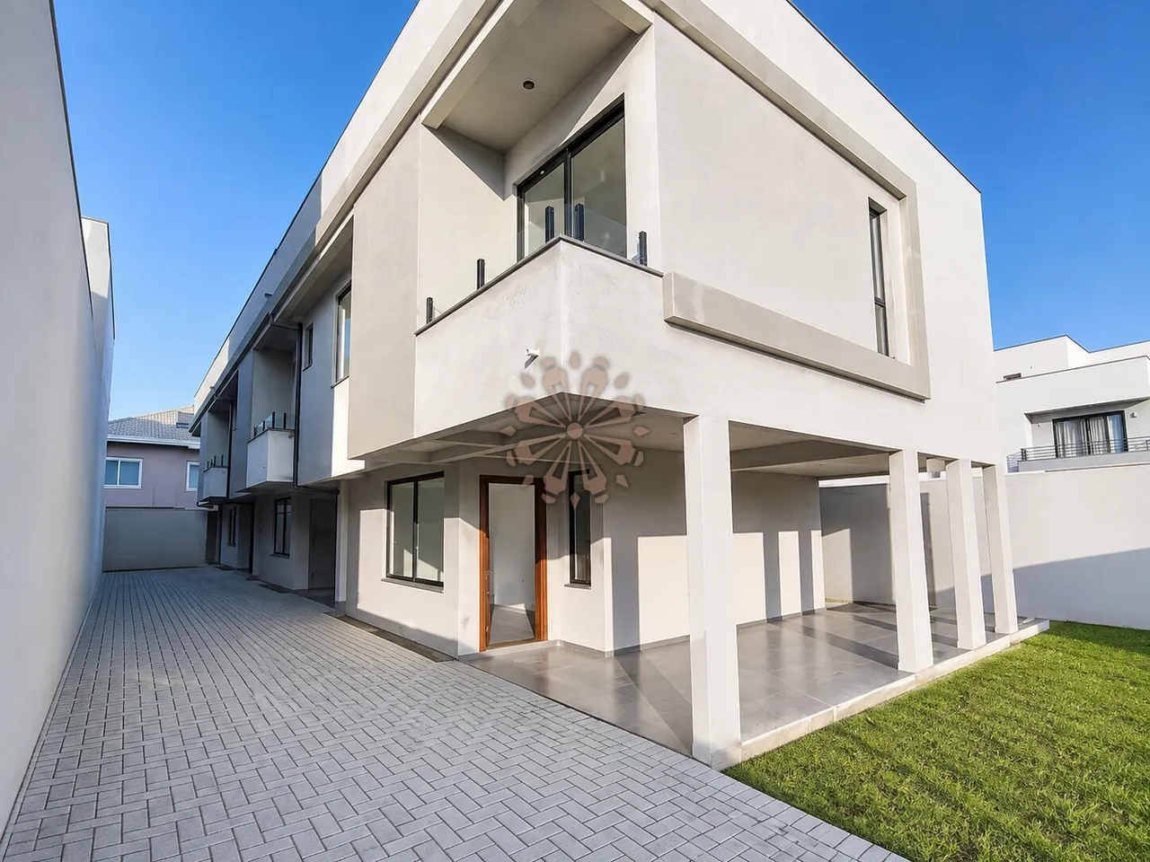 3-bedroom house with en-suites and an open kitchen