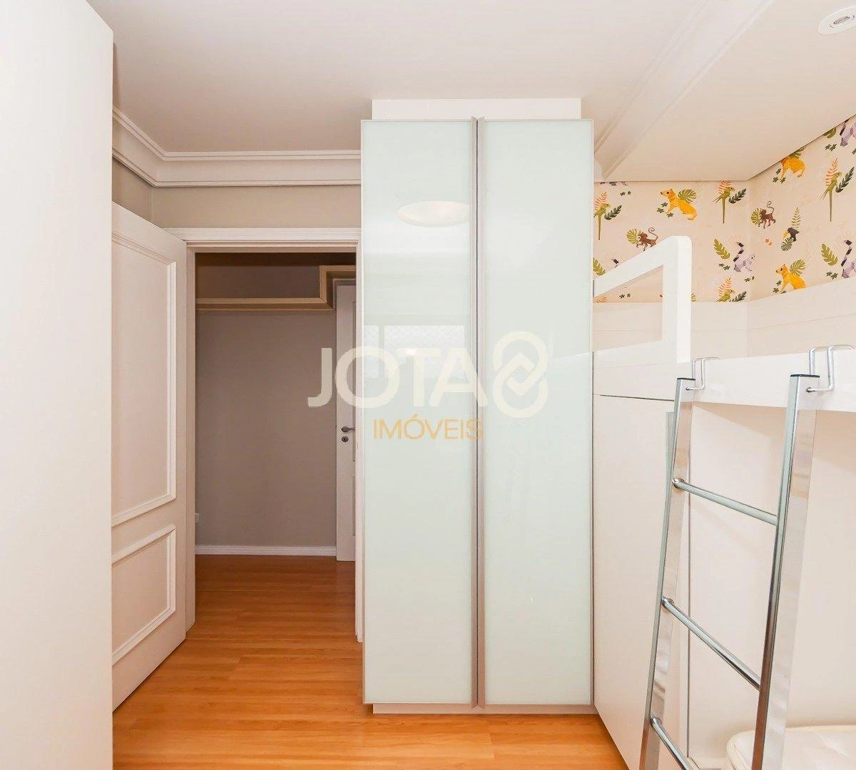 Apartment with 3 bedrooms, 1 en-suite and balcony — photo 29