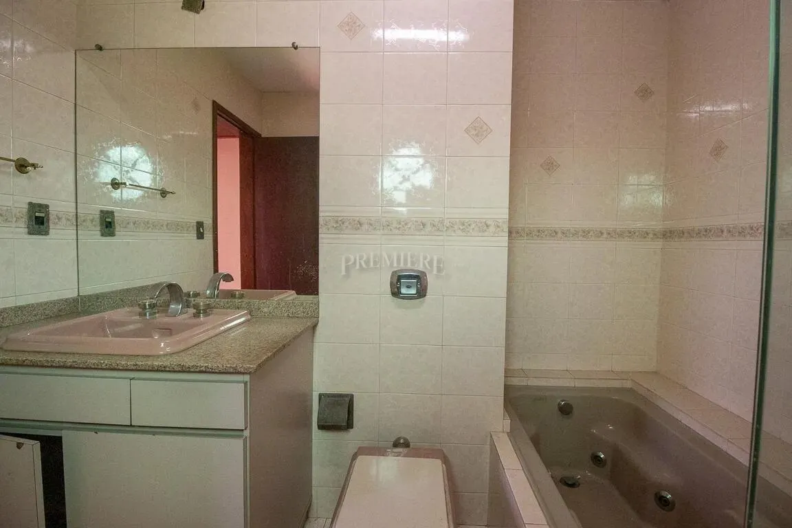 Furnished house with desk area and 6 bedrooms — photo 31
