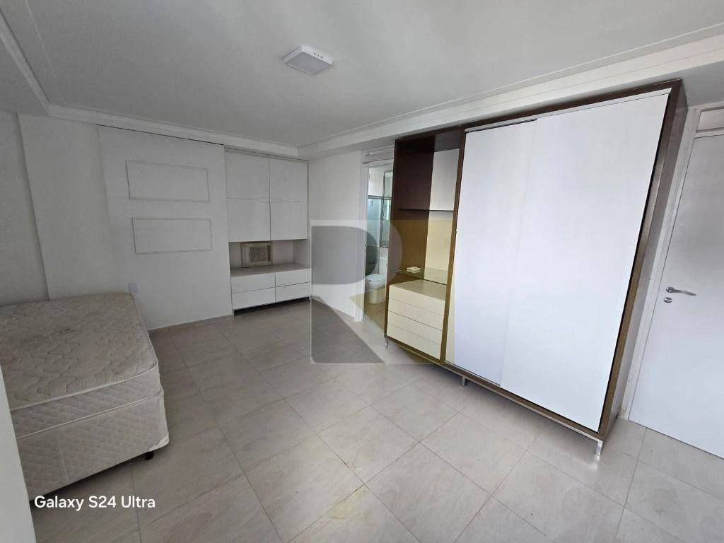 Furnished apartment, 250 m², with a glass-enclosed balcony — photo 8