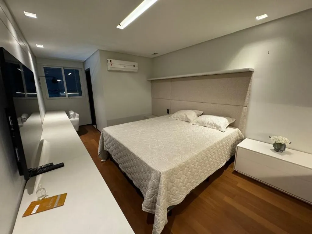Floor-to-ceiling windows in a 3-bedroom apartment, 260 m² — photo 25