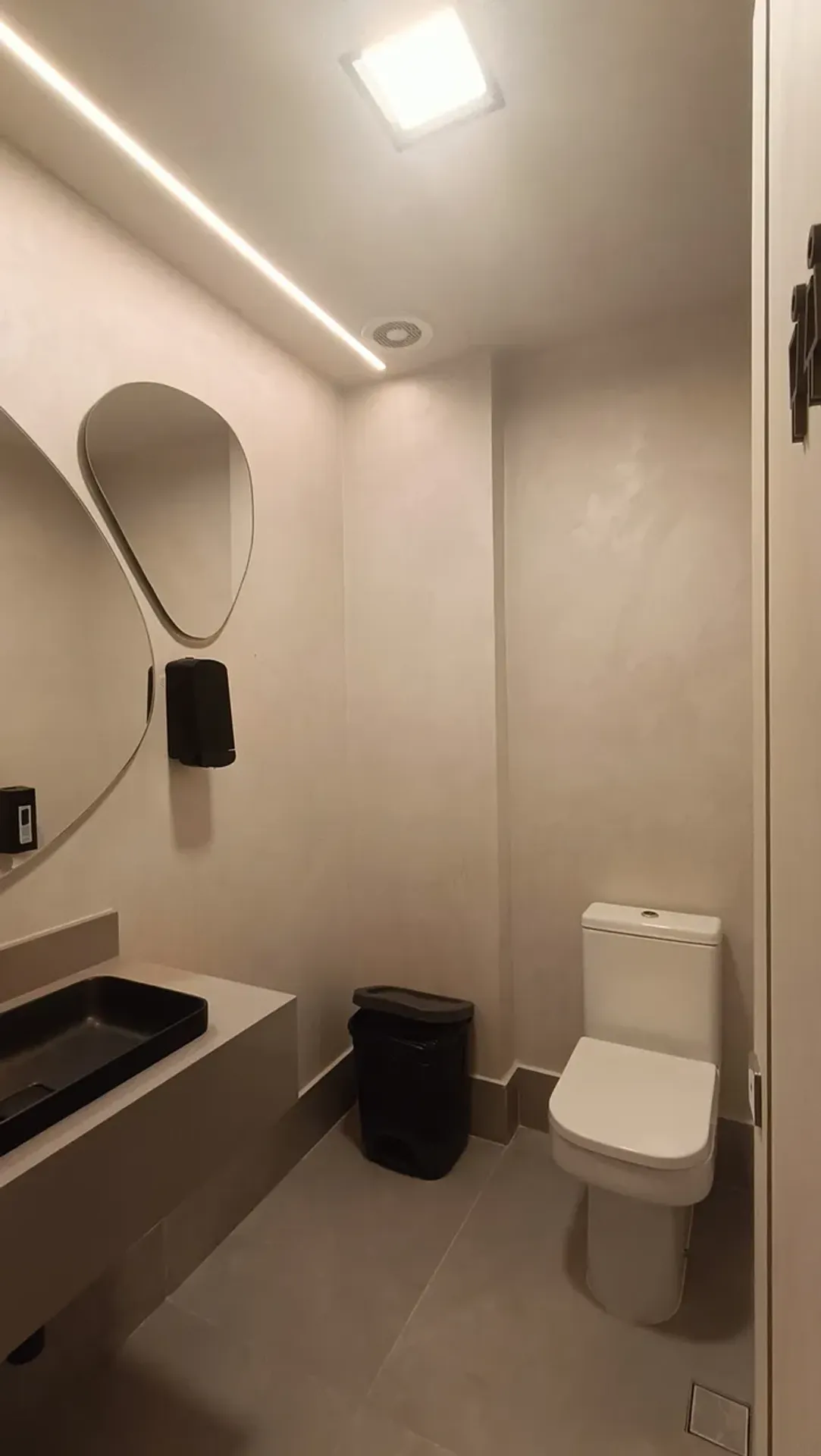 Квартира 73 м² с застеклённым балконом и видом на горы — photo 38
