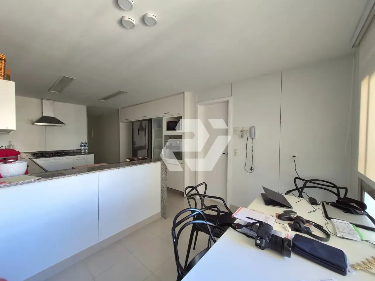 Apartamento mobiliado com 5 quartos e varanda envidraçada — photo 12