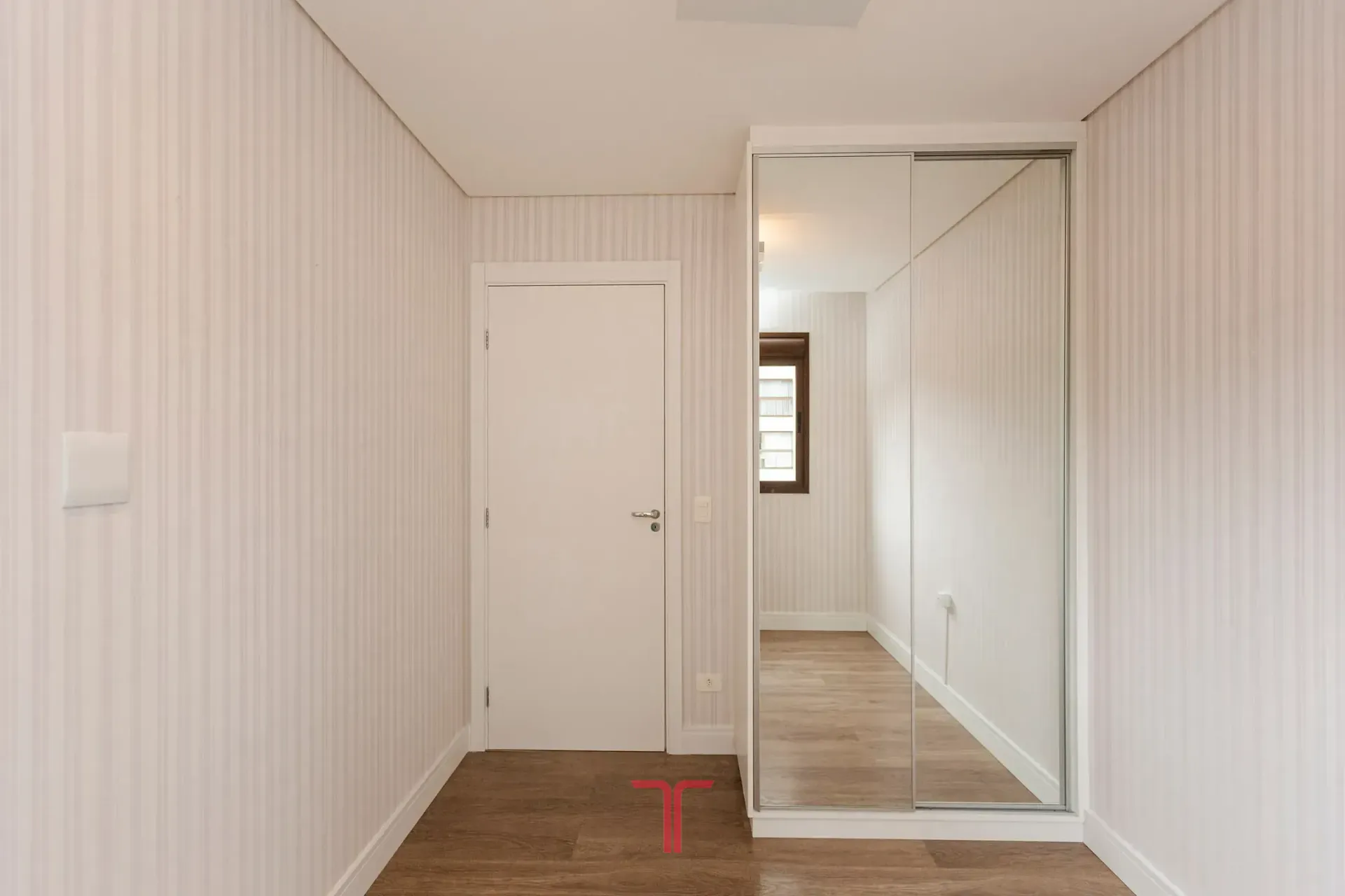3-bedroom apartment in a building with a pool — photo 32
