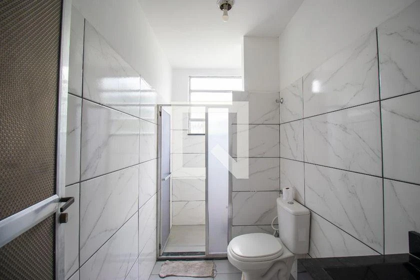 Wood or laminate floors in a 3-bedroom apartment, 80 m² — photo 4