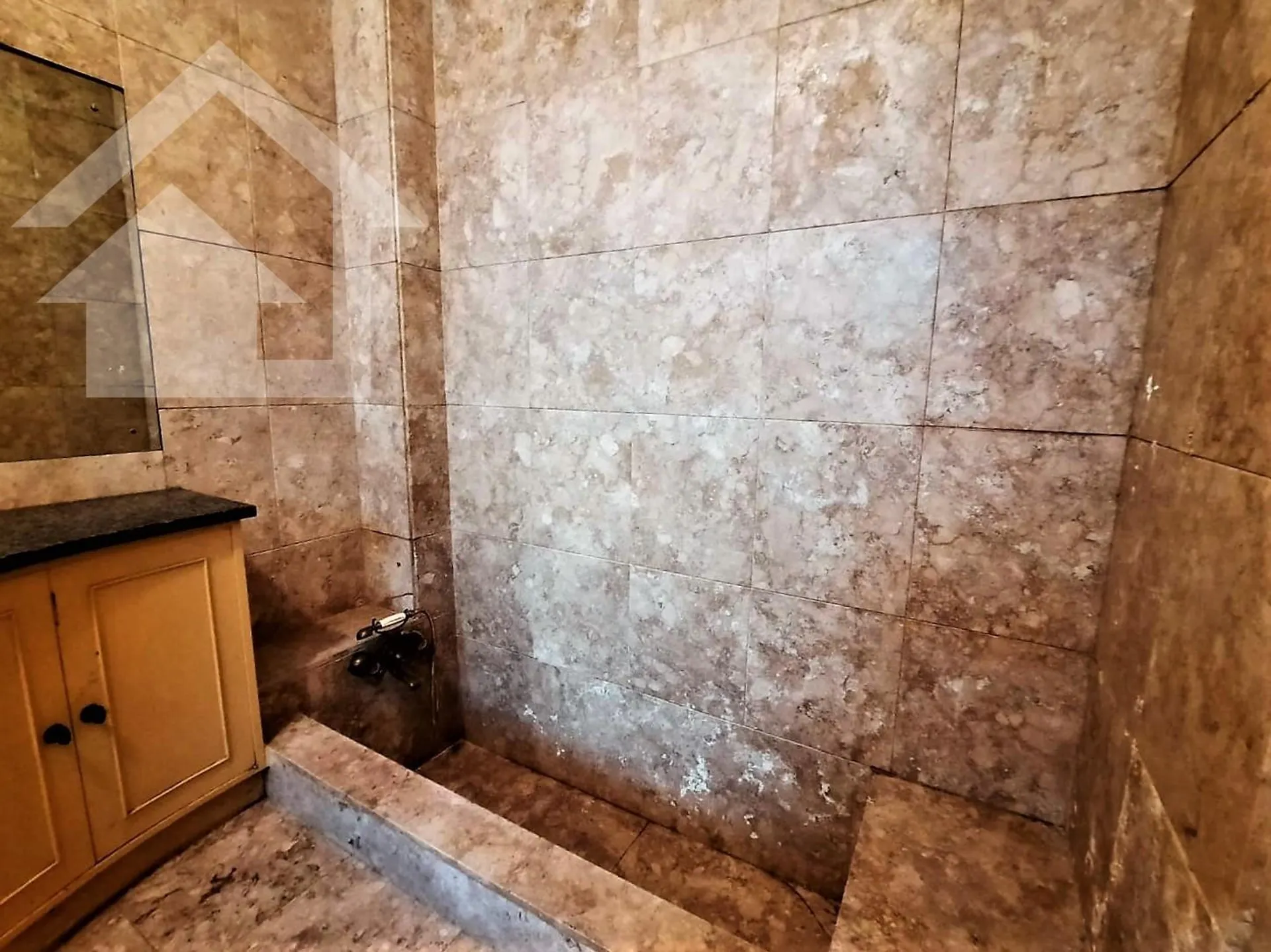 525 m² apartment with a home office and a bathtub — photo 20