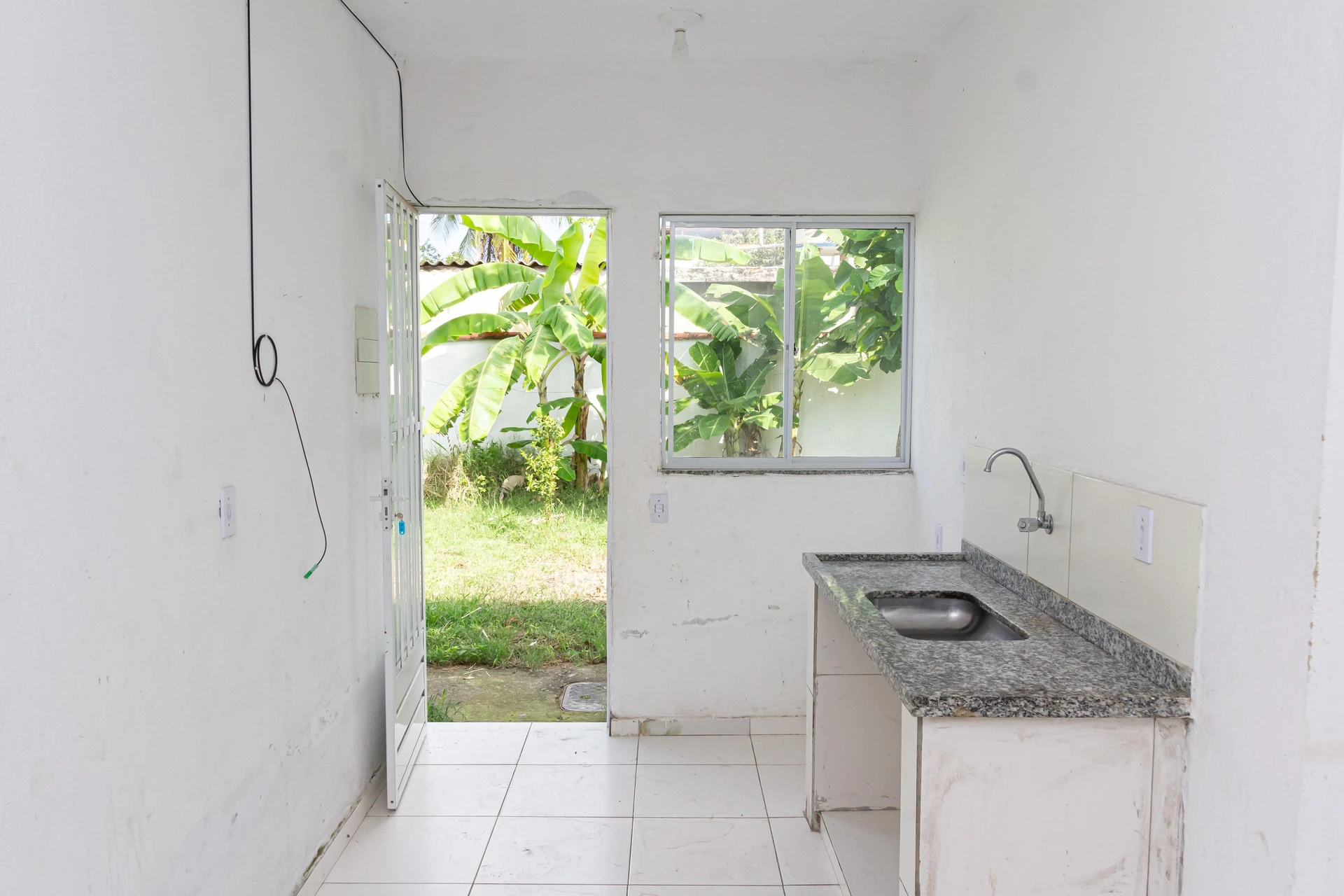Studio with private laundry area and private garden — photo 15