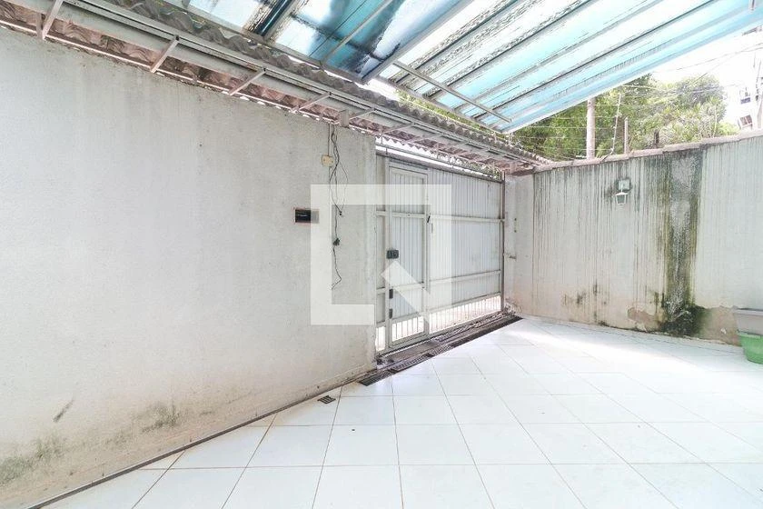 Balcony with a grill in a 2-bedroom house, 125 m² — photo 29