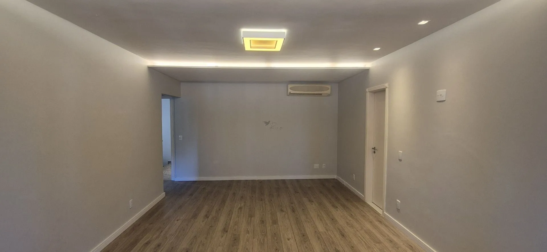 Furnished house, 469 m², with floor-to-ceiling windows — photo 17