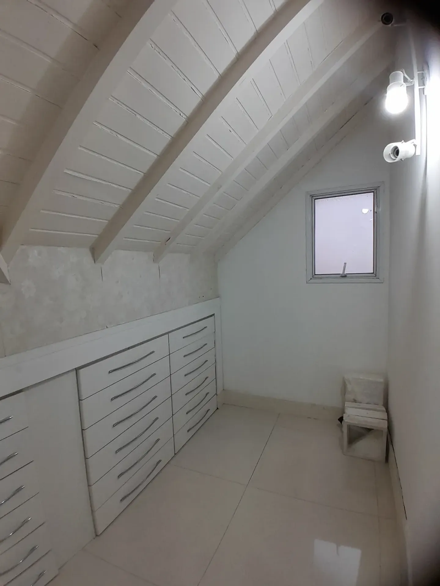 House with 4 en-suite bedrooms and 3 parking spots — photo 40
