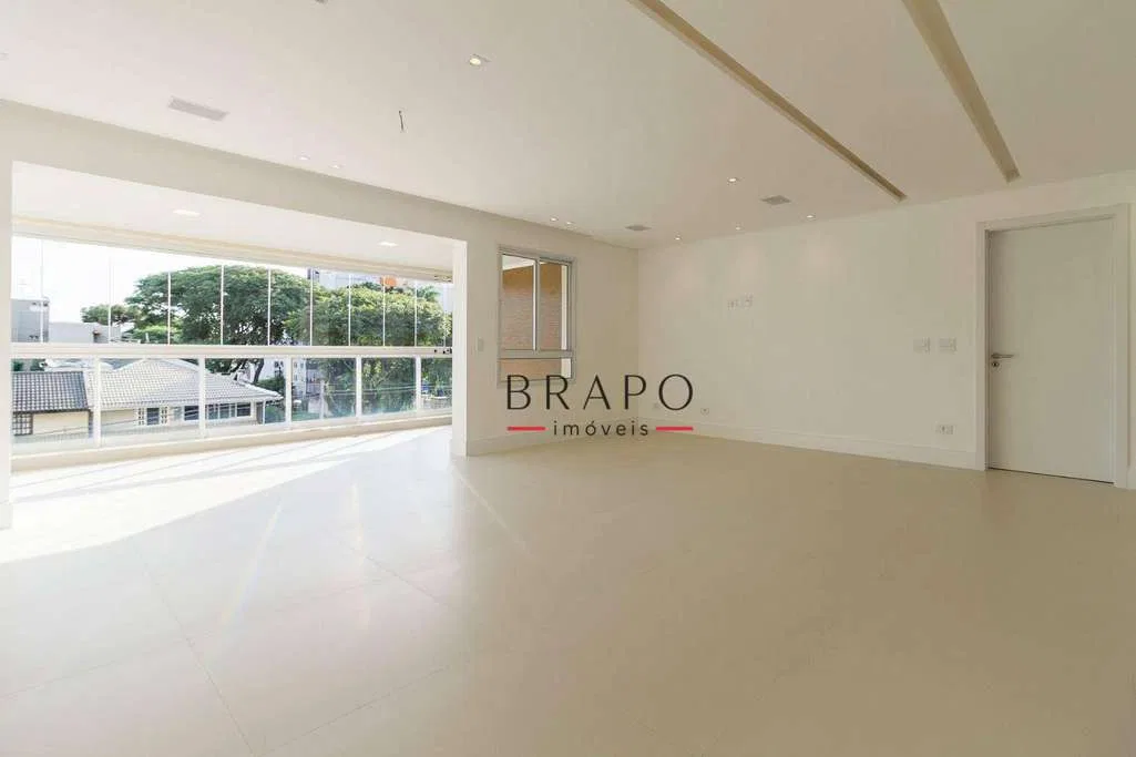 256 m² apartment with balcony and 4 bedrooms — photo 5