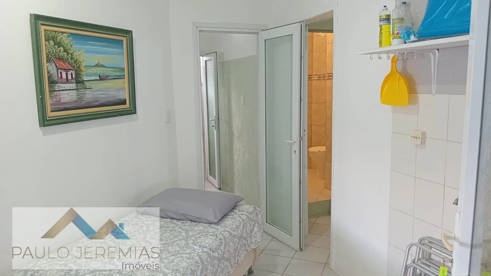Furnished 2-bedroom apartment with a gas cooktop — photo 15
