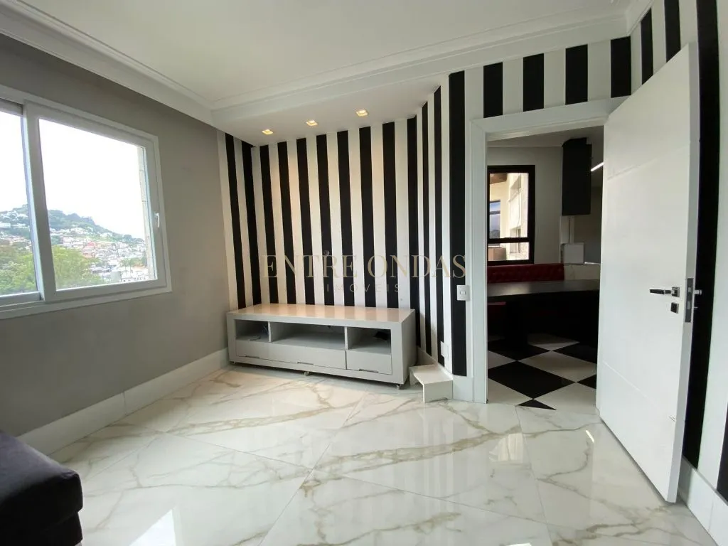 Вид на воду та 4 спальні: квартира 304 м² — photo 24