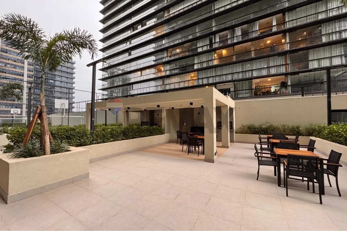 Glass-enclosed balcony in a 3-bedroom apartment, 119 m² — photo 26