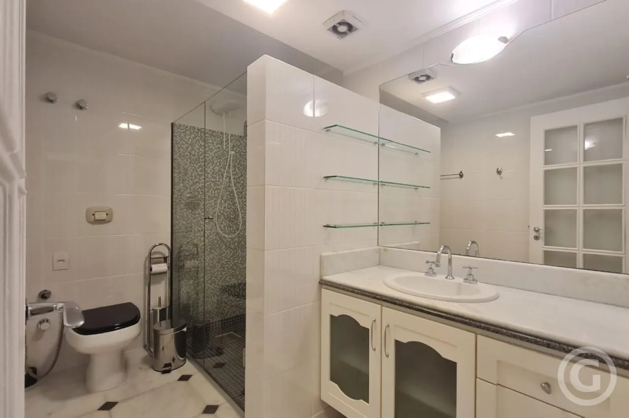Apartamento de 2 quartos com janelas do piso ao teto, Centro — photo 7