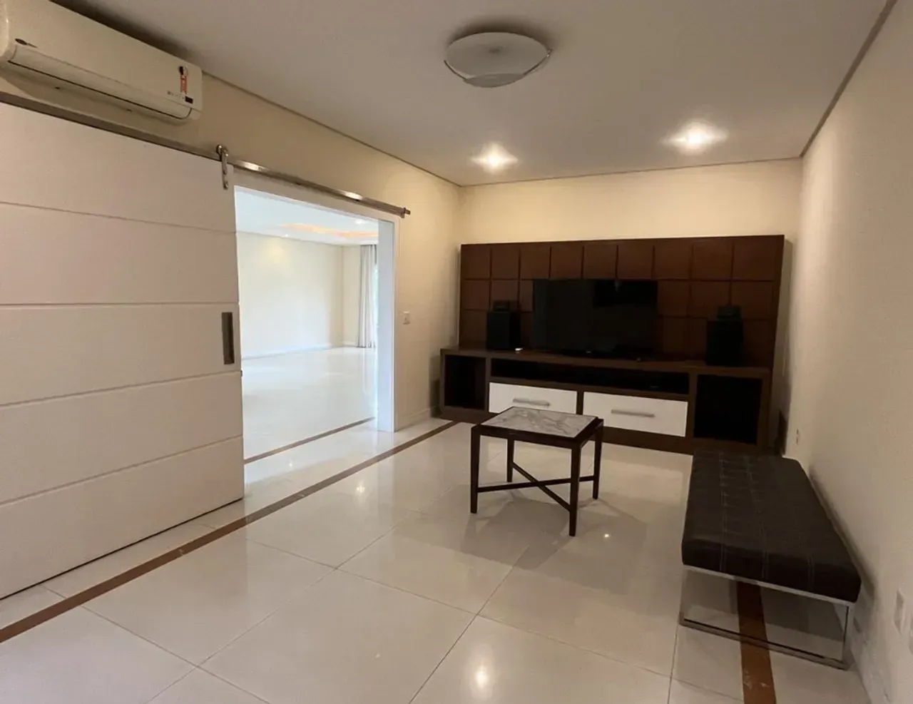 House with 5 bedrooms and 5 bathrooms, 830 m² — photo 13