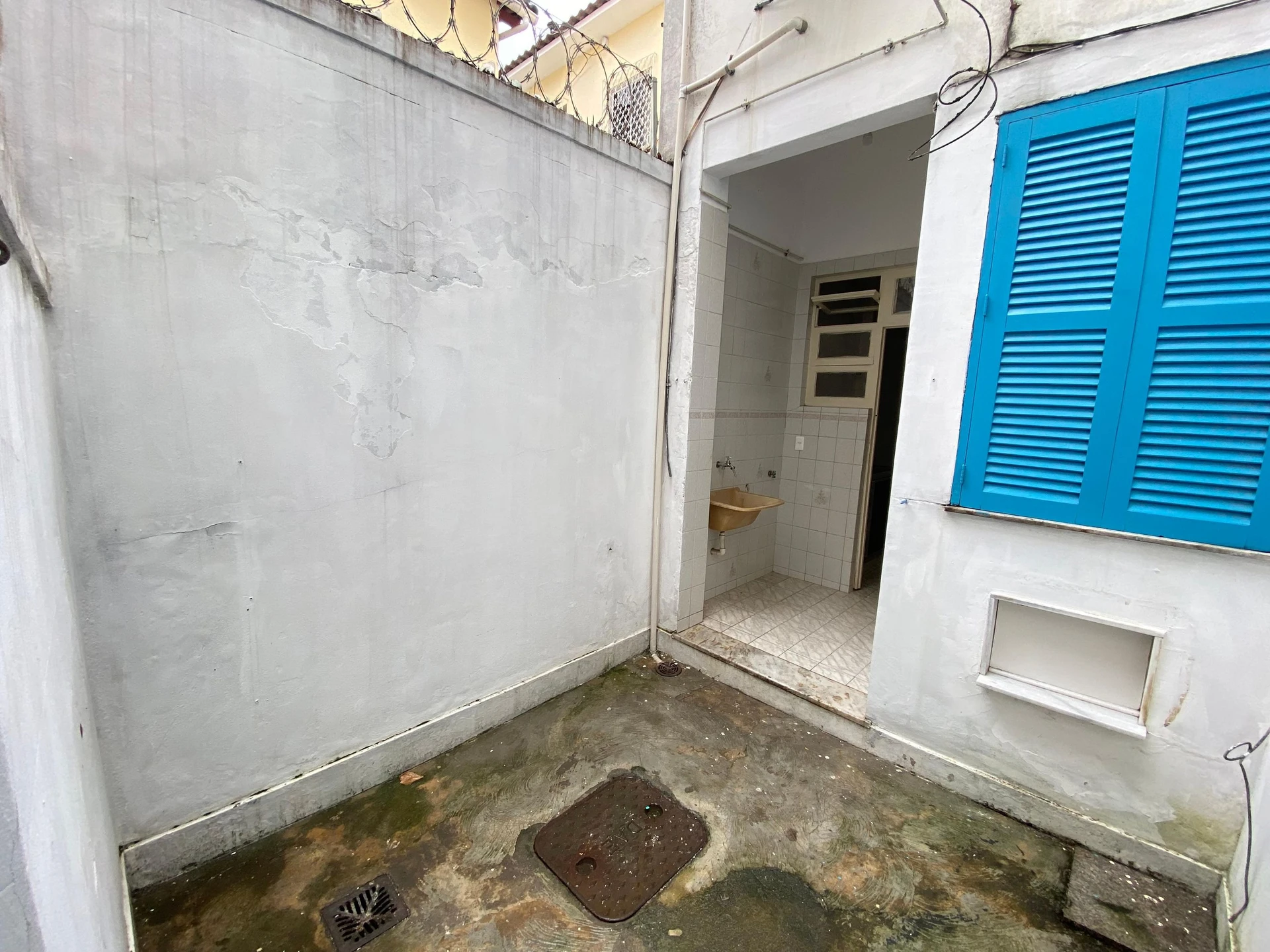 Bathtub in a one-bedroom apartment, 50 m² — photo 4