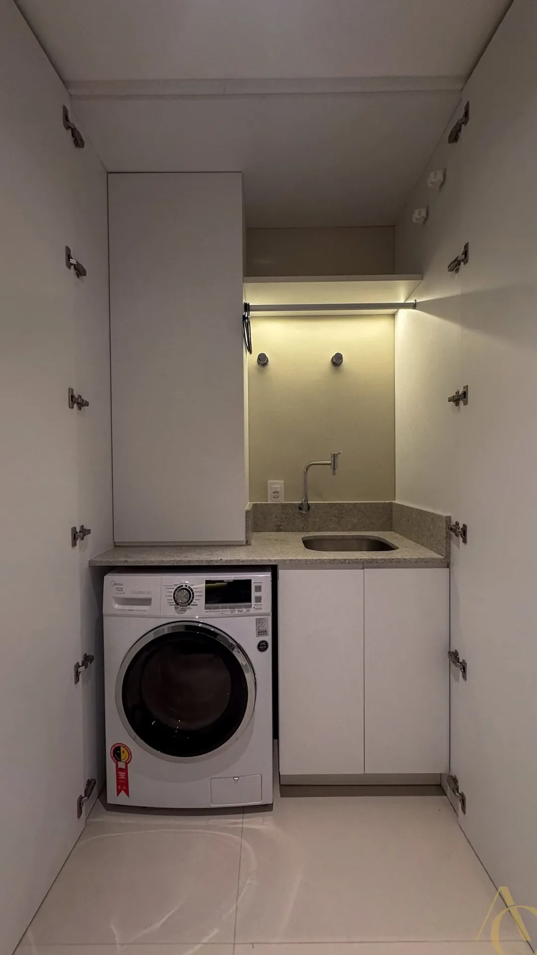 Furnished studio with integrated kitchen and 1 bathroom — photo 53