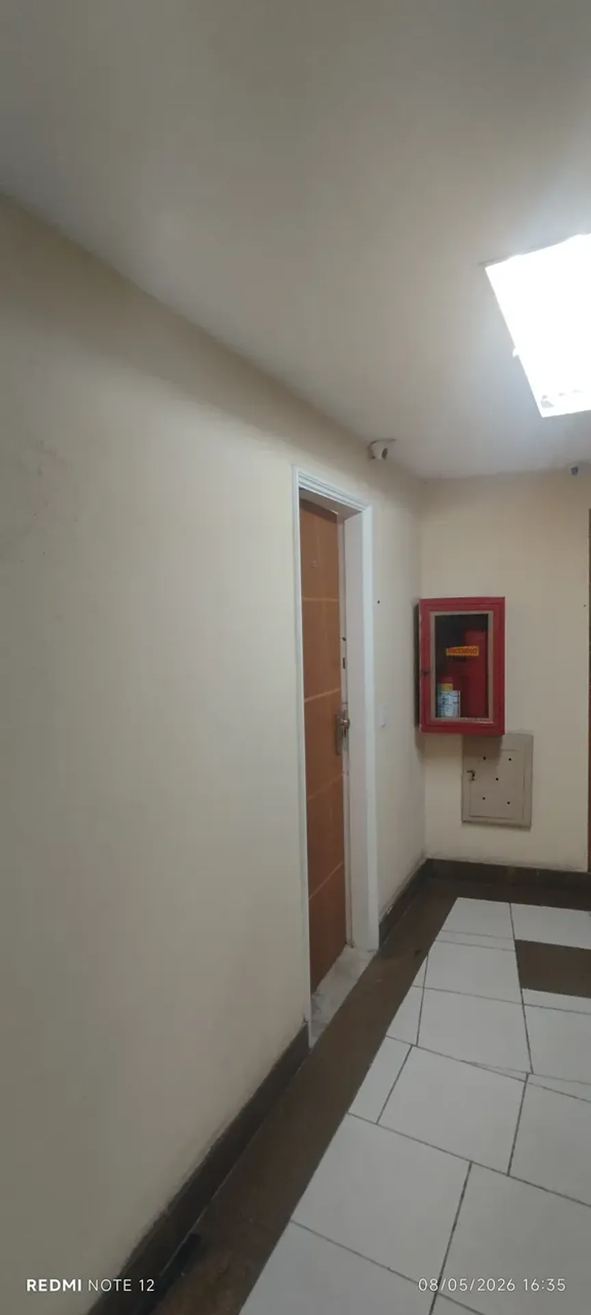 Unfurnished 1-bedroom apartment with floor-to-ceiling windows — photo 2