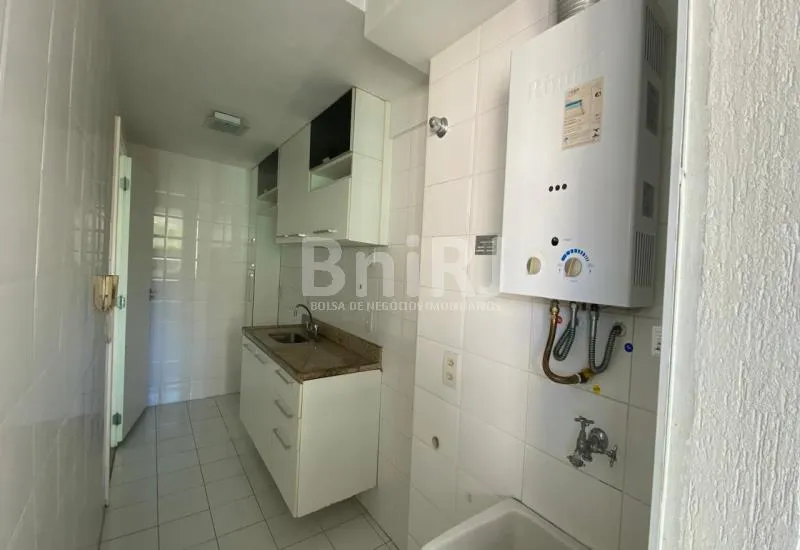 Unfurnished 2-bedroom apartment with a closed kitchen — photo 8