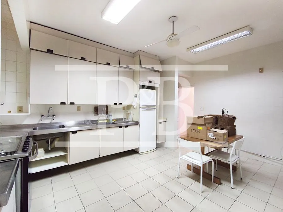 4-bedroom apartment with 283 m² and 2 parking spaces — photo 27