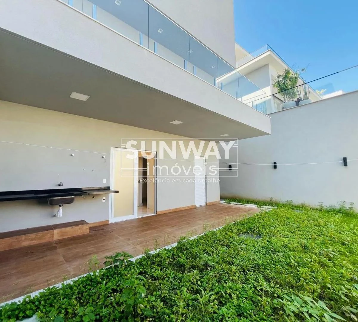 House, 350 m², with a grill on the balcony — photo 15