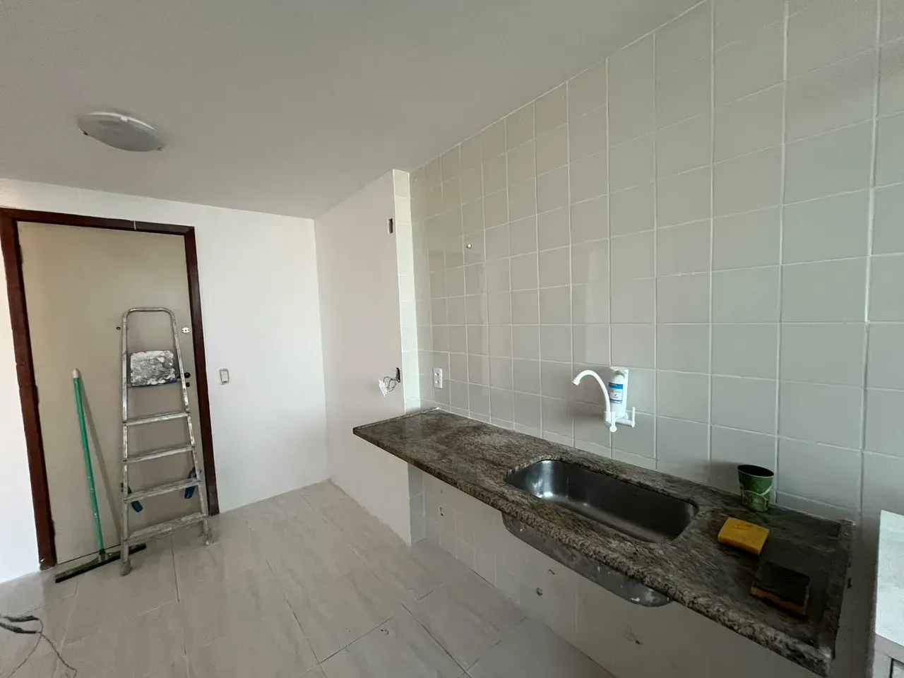 Apartment on the 10th floor with wood or laminate floors — photo 25