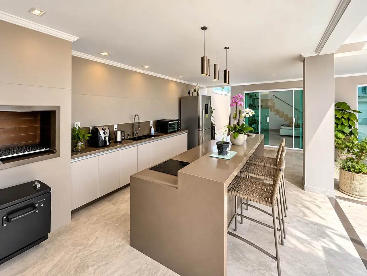 Furnished 400 m² house with 5 bedrooms and 3 parking — photo 2
