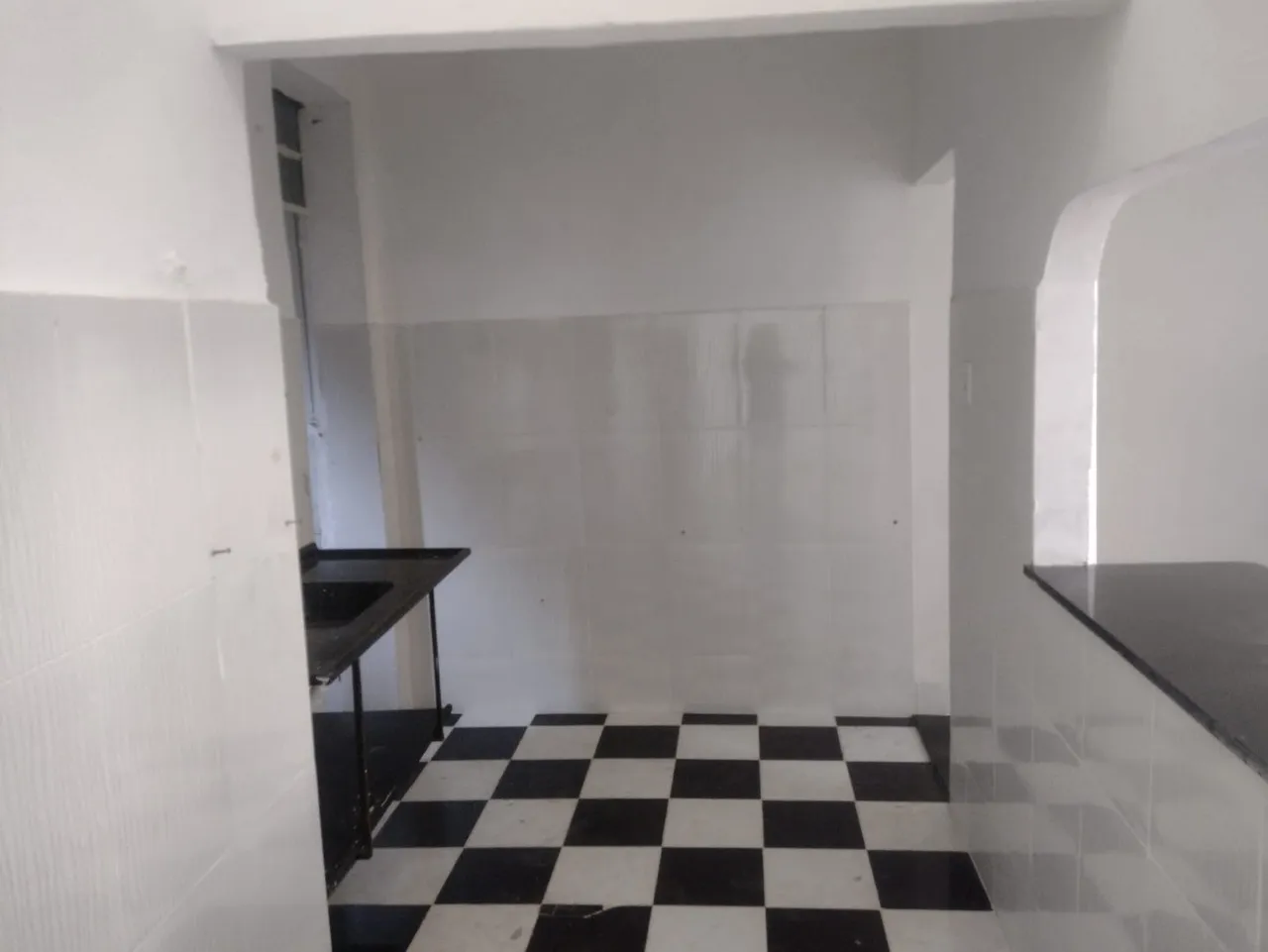 Unfurnished apartment with 3 bedrooms and a balcony — photo 2