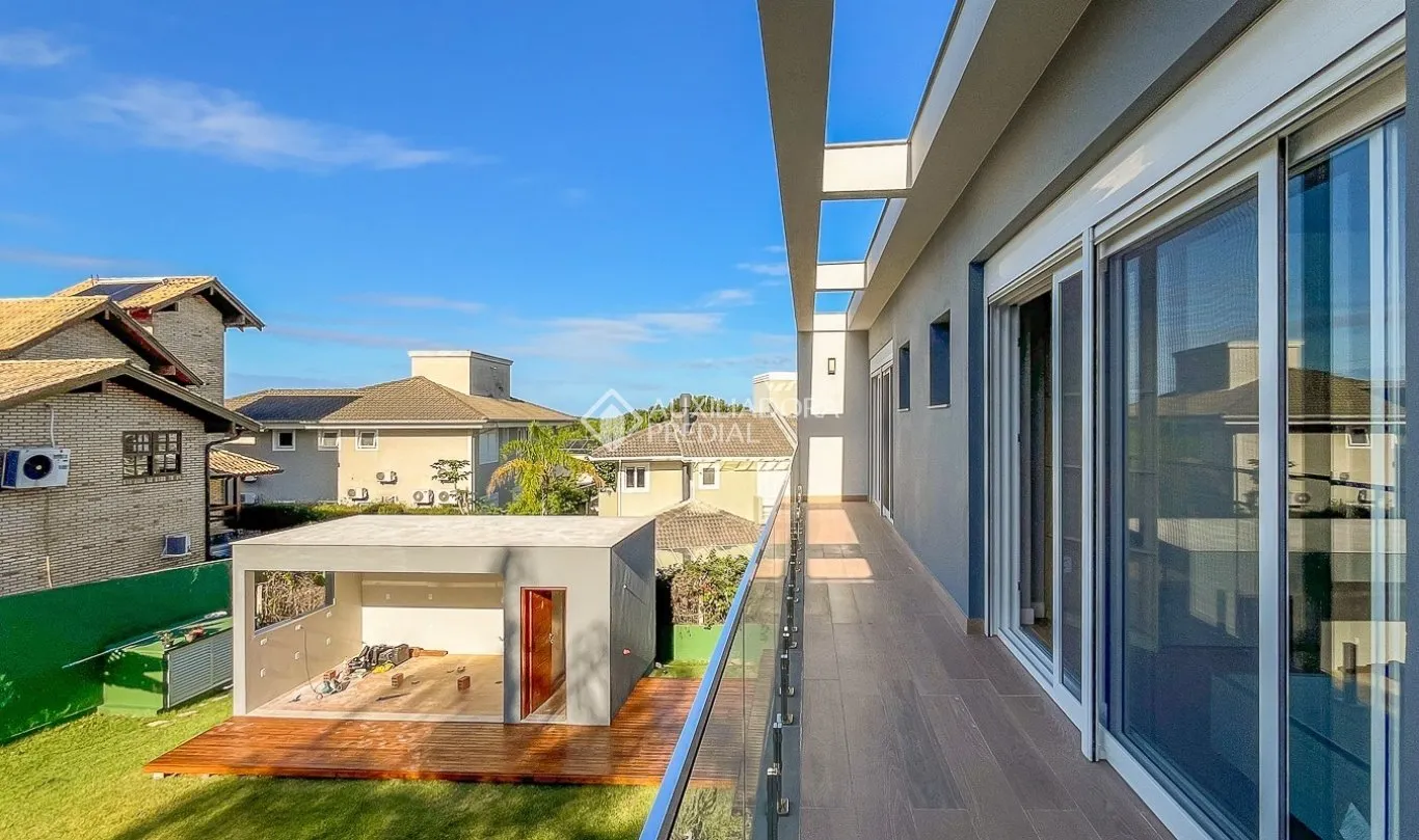Furnished 431 m² house with 4 bedrooms and 6 bathrooms — photo 15
