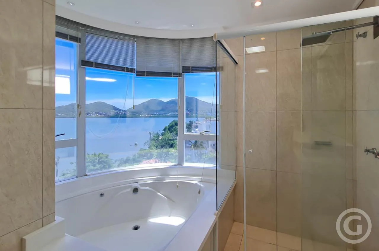 Apartamento de 184 m² con 3 suites y vista al agua
