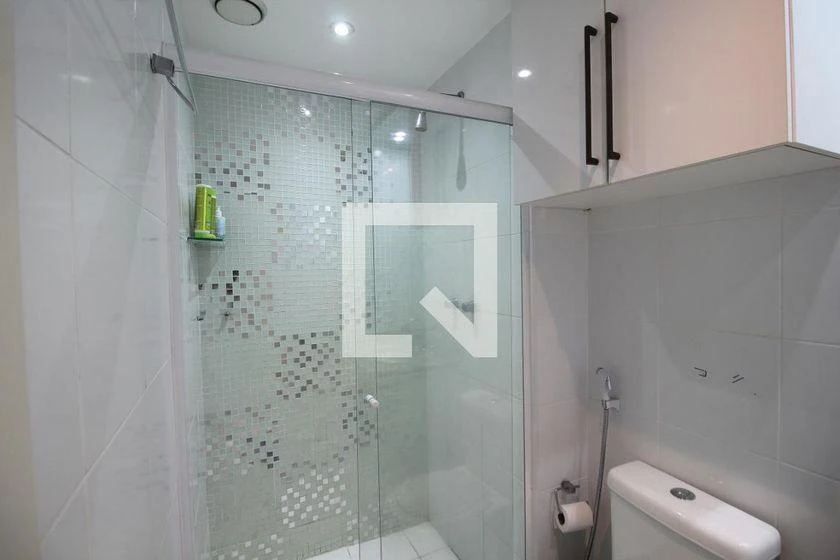 Glass-enclosed balcony in a 2-bedroom apartment, 78 m² — photo 42