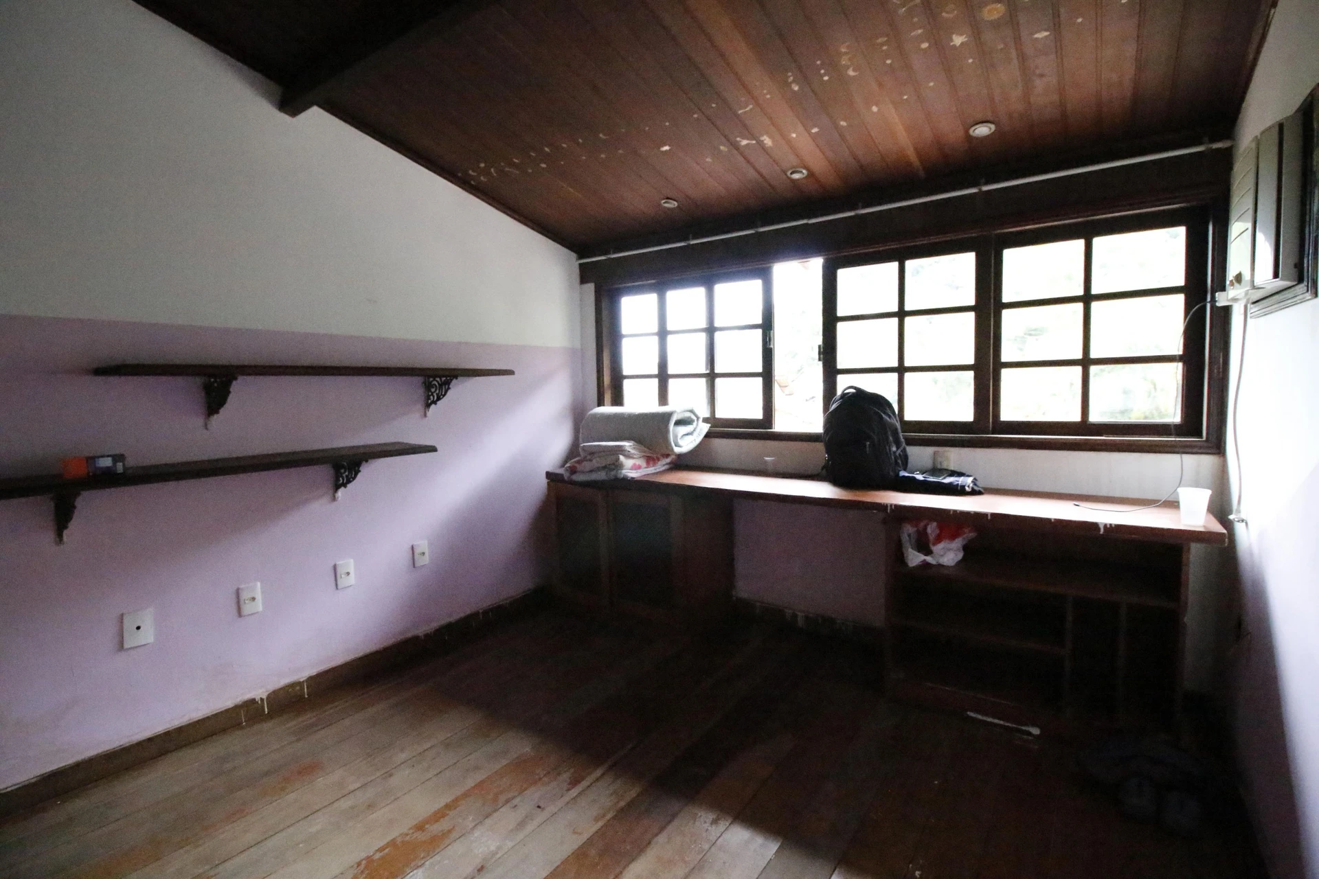 500 m² house with floor-to-ceiling windows and a bathtub — photo 24