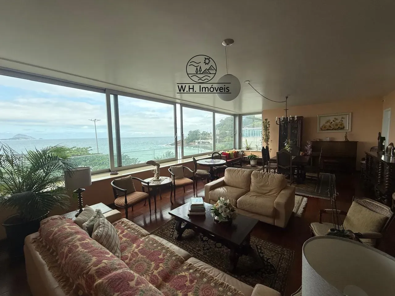 Furnished 240 m² apartment with 4 bedrooms and 2 parking — photo 13